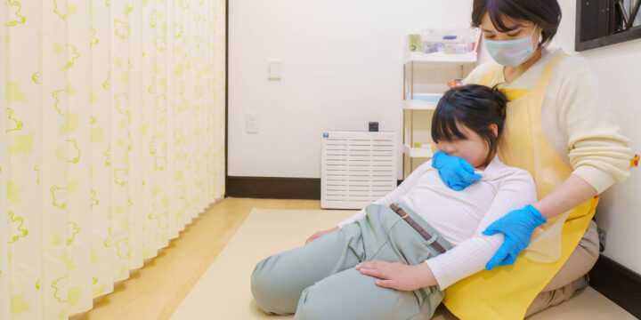 子どもの脱水症状サインと対処法｜嘔吐・下痢・発熱時に家庭でできるケア【看護師解説】
