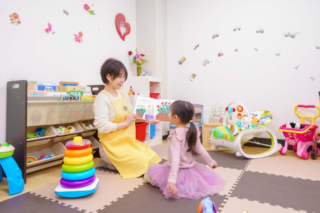 絵本の読み聞かせで育つ力とは？名古屋の一時保育そよかぜの日常から
