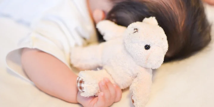 子どもの下痢・嘔吐｜受診の目安と家庭でできるケアを看護師が解説